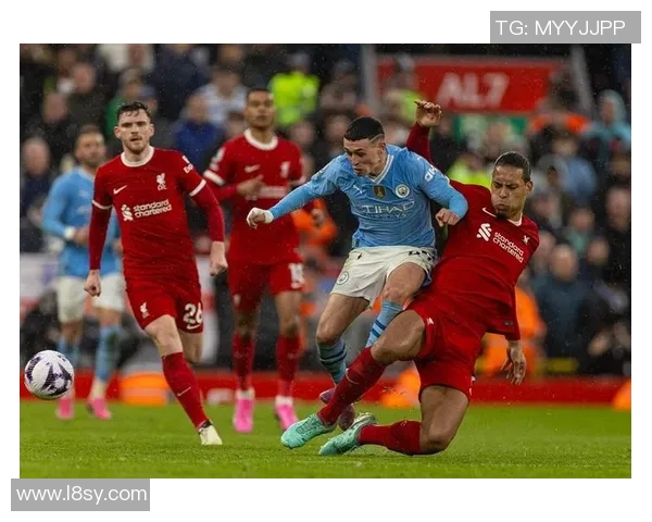 英超积分榜战火连天：利物浦紧追曼城，热刺逼近前四